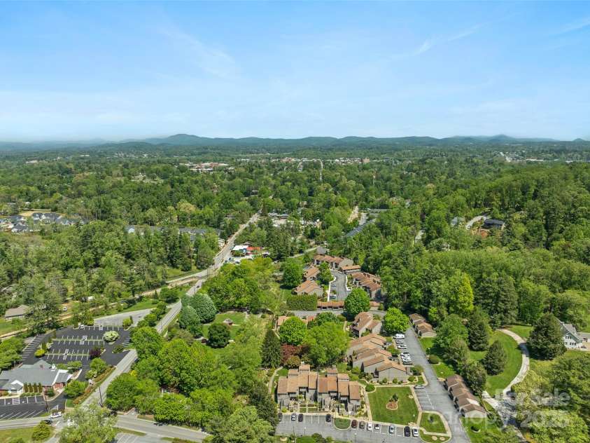 5 Lakemoor Lane, Hendersonville, NC 28739.  MLS# CAR4253352, YatesRealty ID 10990. 