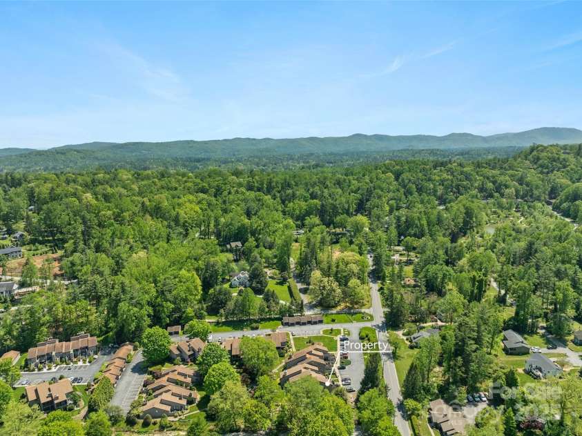 5 Lakemoor Lane, Hendersonville, NC 28739.  MLS# CAR4253352, YatesRealty ID 10990. 