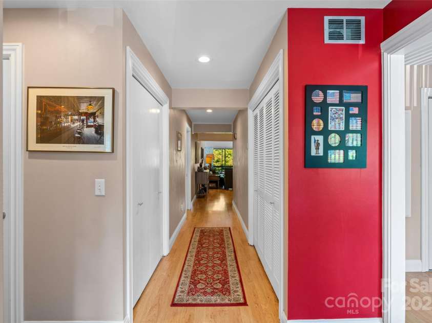 5 Lakemoor Lane, Hendersonville, NC 28739.  MLS# CAR4253352, YatesRealty ID 10990. Entry