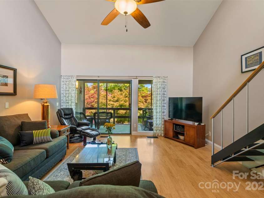 5 Lakemoor Lane, Hendersonville, NC 28739.  MLS# CAR4253352, YatesRealty ID 10990. Living room