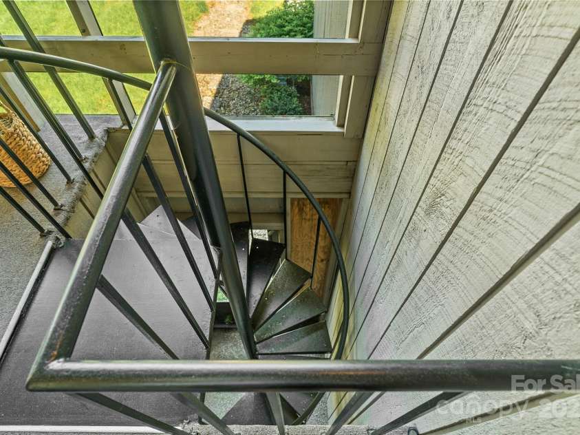 5 Lakemoor Lane, Hendersonville, NC 28739.  MLS# CAR4253352, YatesRealty ID 10990. Spiral Staircase