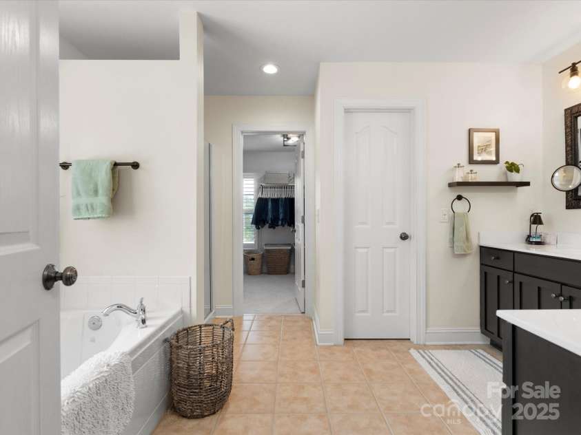 246 Mcduffie Lane, Fort Mill, SC 29715.  MLS# CAR4249376, YatesRealty ID 10991. 