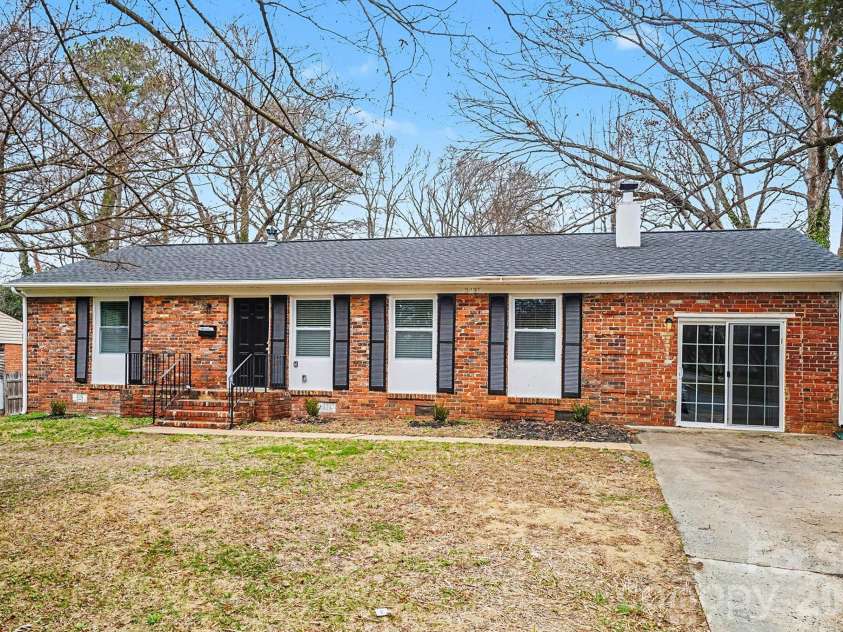 3431 Shamrock Drive, Charlotte, NC 28215.  MLS# CAR4335040, YatesRealty ID 10992. 