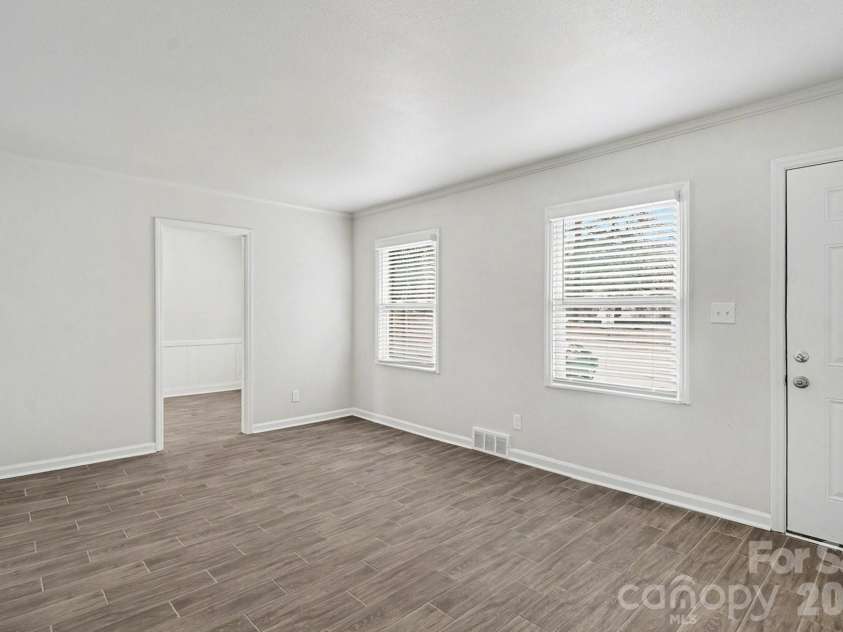 3431 Shamrock Drive, Charlotte, NC 28215.  MLS# CAR4335040, YatesRealty ID 10992. 
