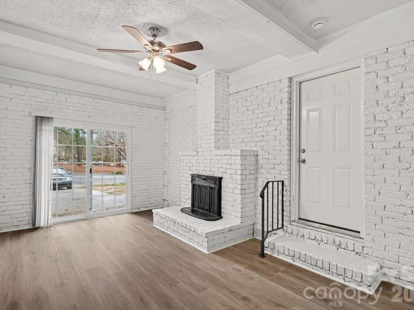 3431 Shamrock Drive, Charlotte, NC 28215.  MLS# CAR4335040, YatesRealty ID 10992. 