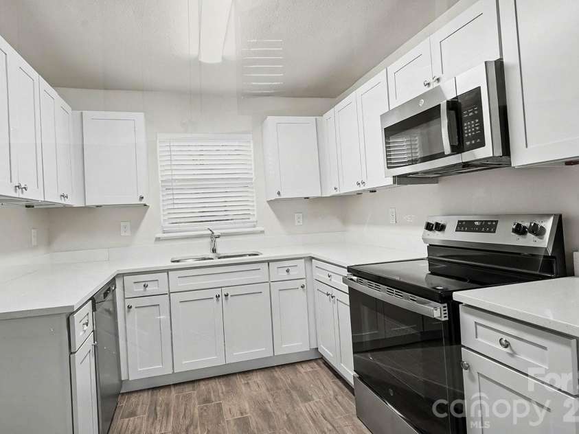 3431 Shamrock Drive, Charlotte, NC 28215.  MLS# CAR4335040, YatesRealty ID 10992. 