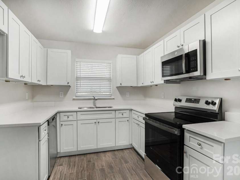 3431 Shamrock Drive, Charlotte, NC 28215.  MLS# CAR4335040, YatesRealty ID 10992. 