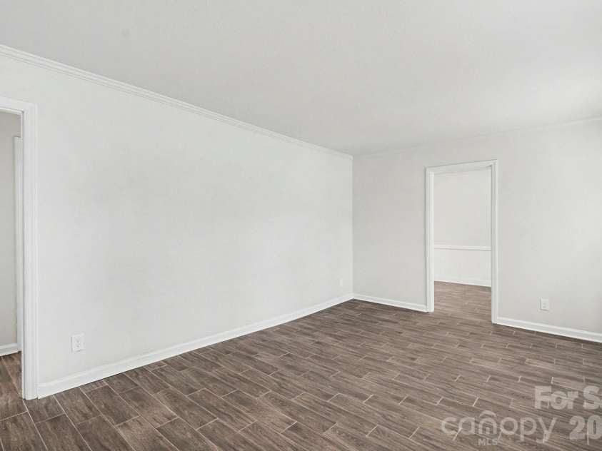3431 Shamrock Drive, Charlotte, NC 28215.  MLS# CAR4335040, YatesRealty ID 10992. 