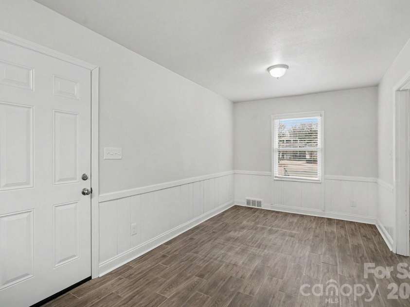 3431 Shamrock Drive, Charlotte, NC 28215.  MLS# CAR4335040, YatesRealty ID 10992. 