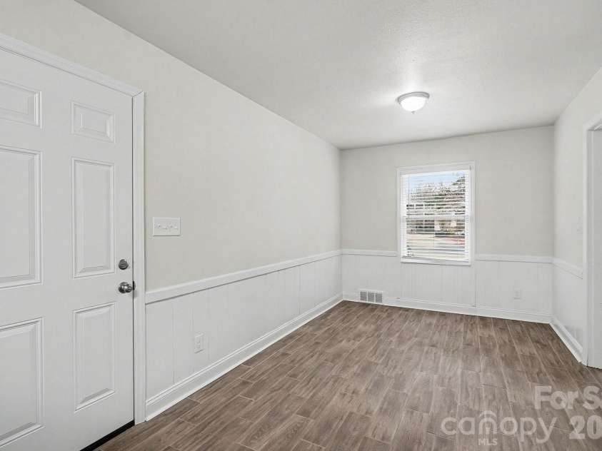 3431 Shamrock Drive, Charlotte, NC 28215.  MLS# CAR4335040, YatesRealty ID 10992. 