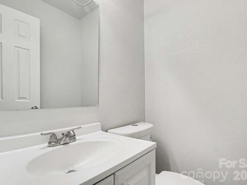 3431 Shamrock Drive, Charlotte, NC 28215.  MLS# CAR4335040, YatesRealty ID 10992. 