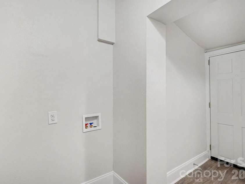 3431 Shamrock Drive, Charlotte, NC 28215.  MLS# CAR4335040, YatesRealty ID 10992. 
