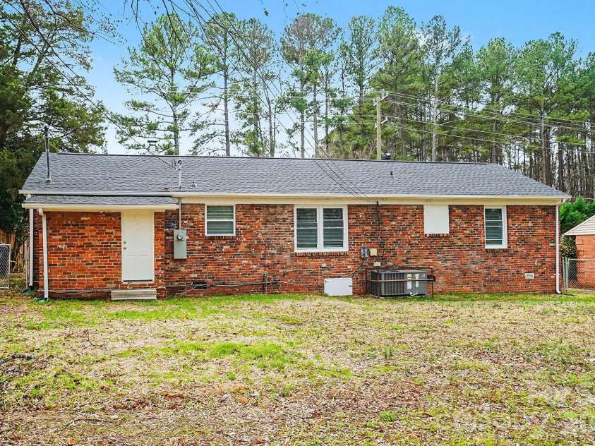 3431 Shamrock Drive, Charlotte, NC 28215.  MLS# CAR4335040, YatesRealty ID 10992. 