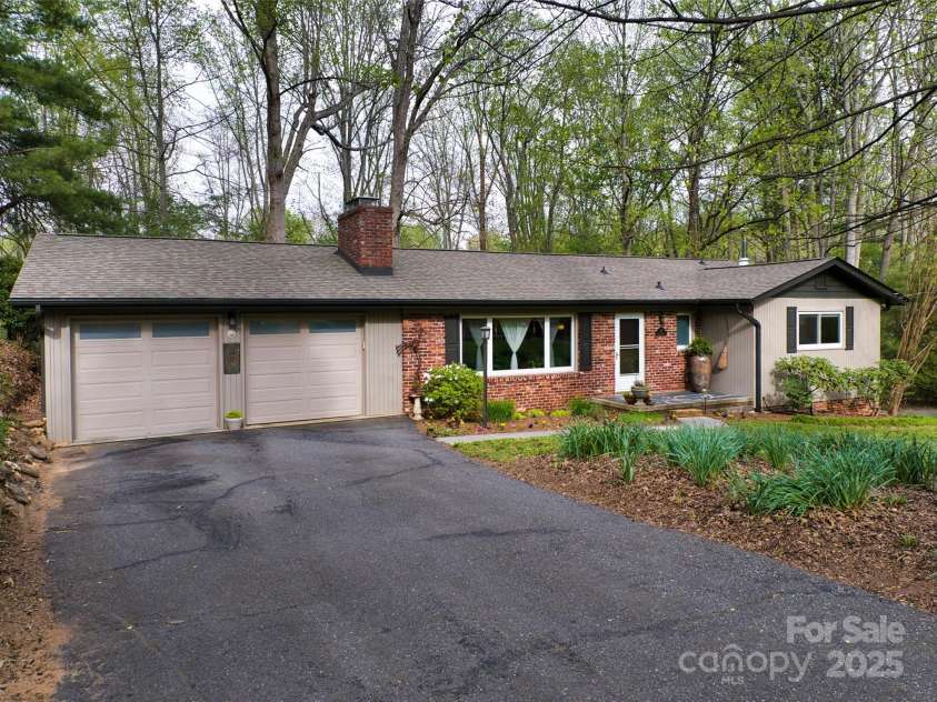 23 Zephyr Drive, Asheville, NC 28806.  MLS# CAR4241105, YatesRealty ID 10993. 