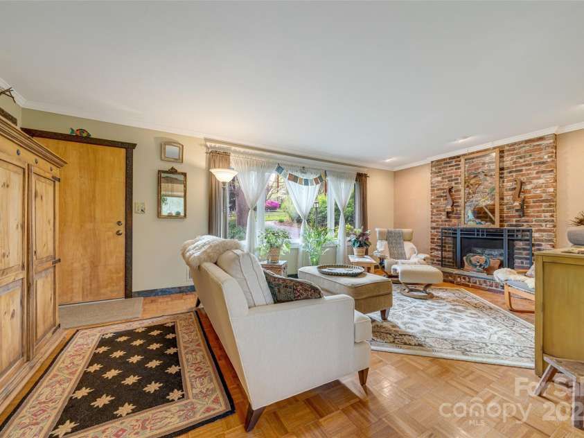 23 Zephyr Drive, Asheville, NC 28806.  MLS# CAR4241105, YatesRealty ID 10993. 