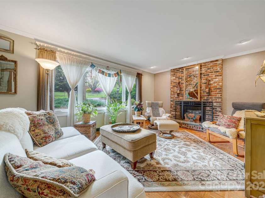 23 Zephyr Drive, Asheville, NC 28806.  MLS# CAR4241105, YatesRealty ID 10993. 