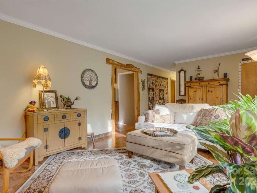 23 Zephyr Drive, Asheville, NC 28806.  MLS# CAR4241105, YatesRealty ID 10993. 