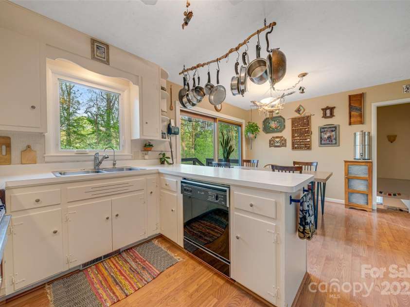 23 Zephyr Drive, Asheville, NC 28806.  MLS# CAR4241105, YatesRealty ID 10993. 