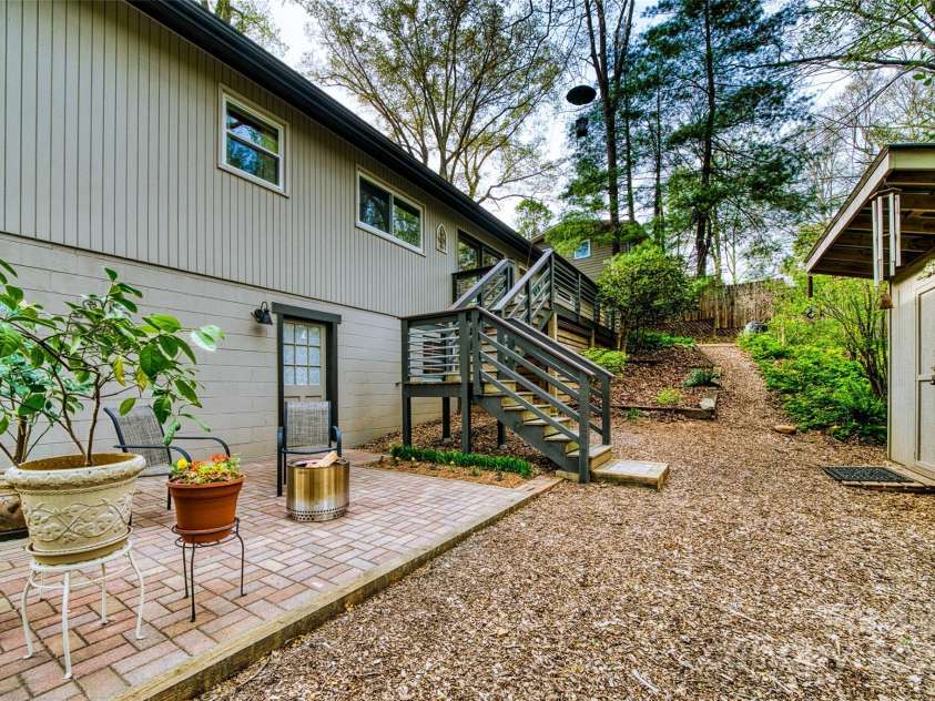 23 Zephyr Drive, Asheville, NC 28806.  MLS# CAR4241105, YatesRealty ID 10993. 