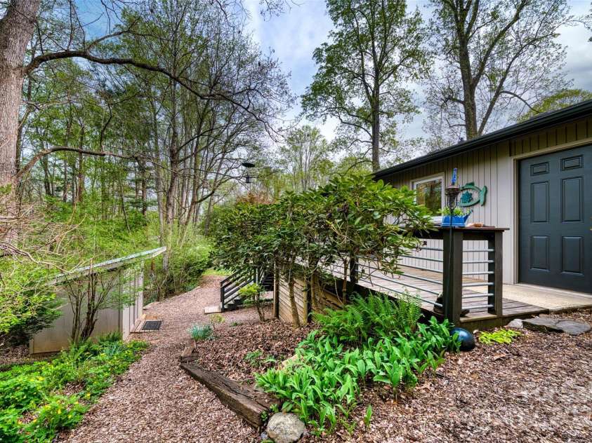 23 Zephyr Drive, Asheville, NC 28806.  MLS# CAR4241105, YatesRealty ID 10993. 