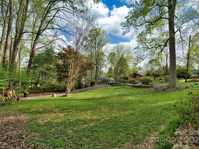 23 Zephyr Drive, Asheville, NC 28806.  MLS# CAR4241105, YatesRealty ID 10993. 