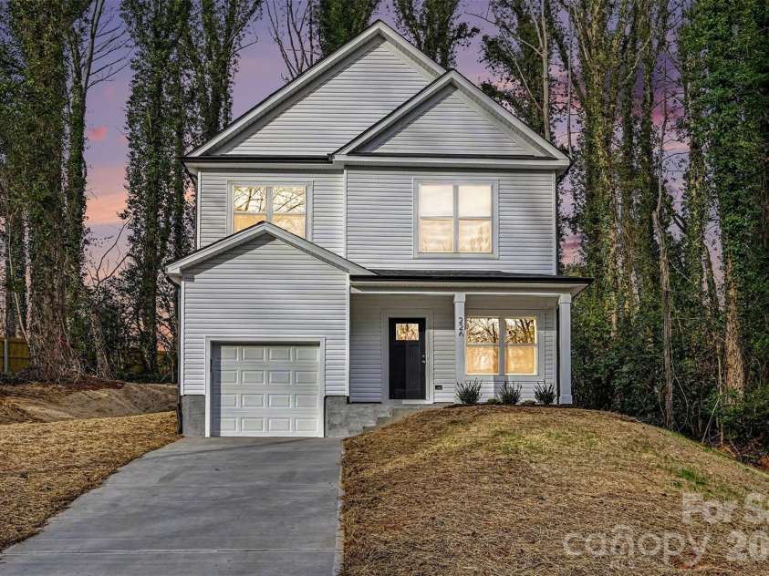 226 Oak Circle, Newton, NC 28658.  MLS# CAR4336438, YatesRealty ID 10994. 