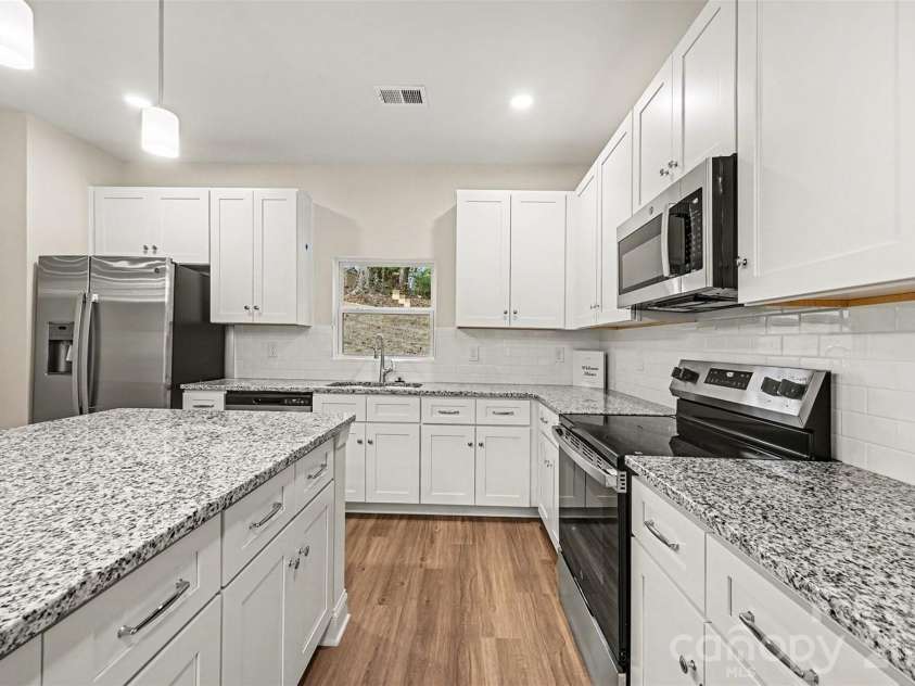 226 Oak Circle, Newton, NC 28658.  MLS# CAR4336438, YatesRealty ID 10994. 