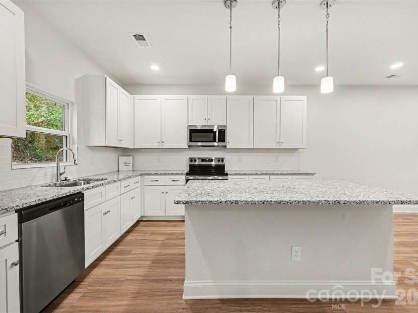 226 Oak Circle, Newton, NC 28658.  MLS# CAR4336438, YatesRealty ID 10994. 