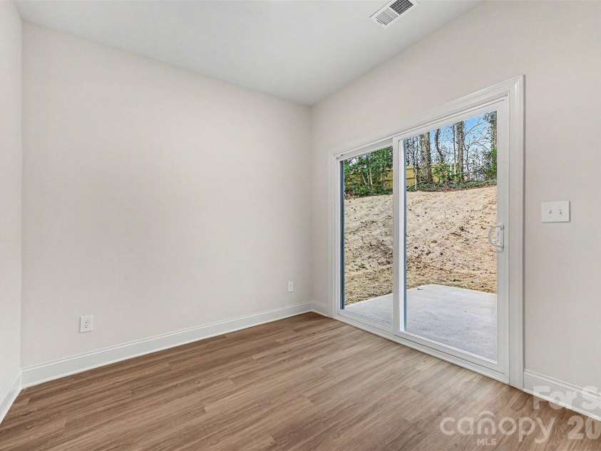 226 Oak Circle, Newton, NC 28658.  MLS# CAR4336438, YatesRealty ID 10994. 