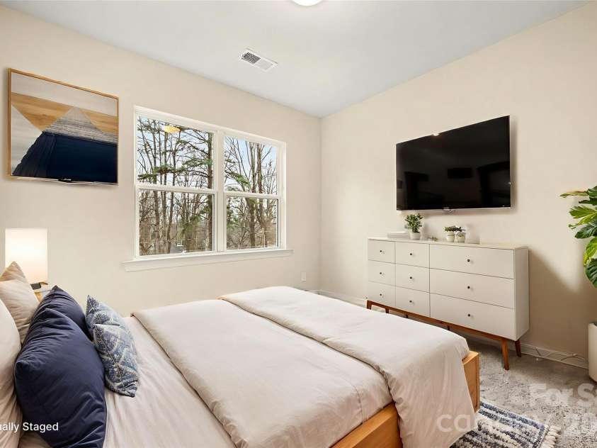 226 Oak Circle, Newton, NC 28658.  MLS# CAR4336438, YatesRealty ID 10994. 