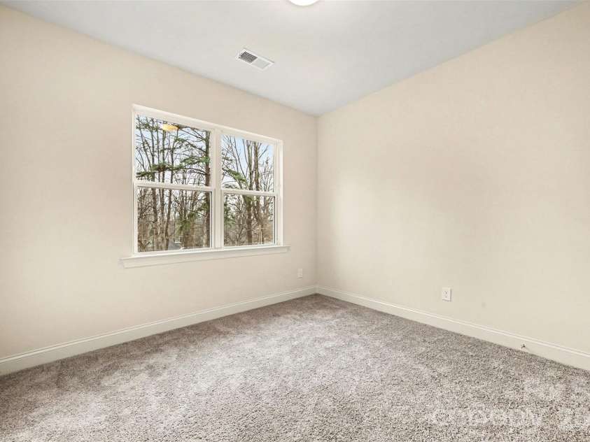 226 Oak Circle, Newton, NC 28658.  MLS# CAR4336438, YatesRealty ID 10994. 
