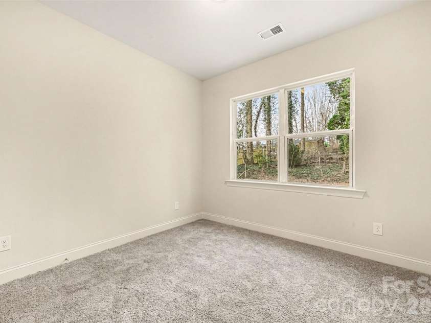 226 Oak Circle, Newton, NC 28658.  MLS# CAR4336438, YatesRealty ID 10994. 
