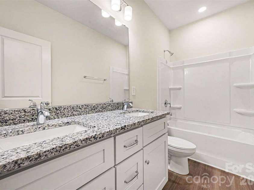 226 Oak Circle, Newton, NC 28658.  MLS# CAR4336438, YatesRealty ID 10994. 