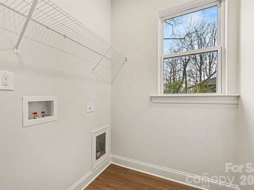 226 Oak Circle, Newton, NC 28658.  MLS# CAR4336438, YatesRealty ID 10994. 