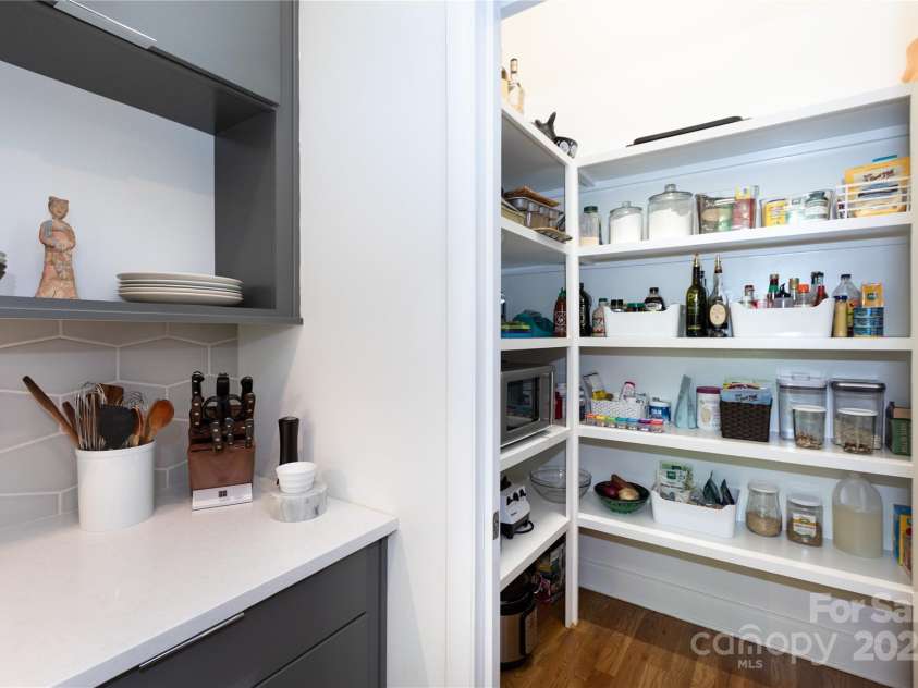 4211 Mantle Court, Charlotte, NC 28205.  MLS# CAR4251839, YatesRealty ID 10994. 