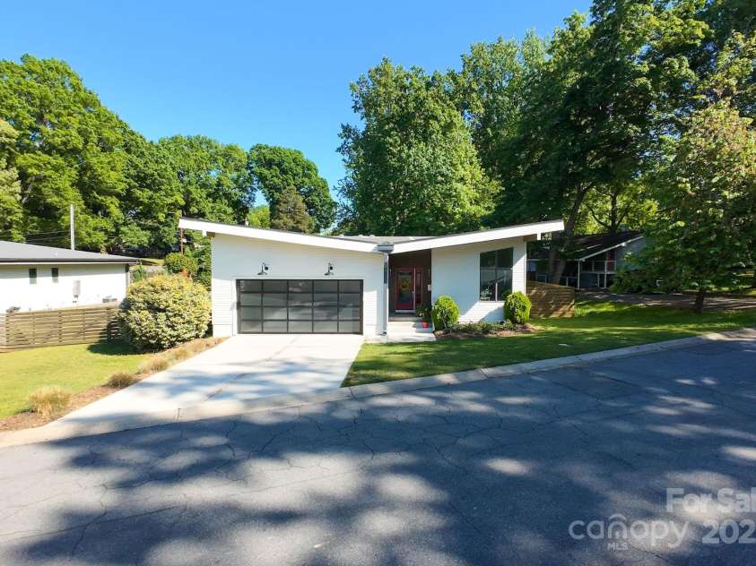 4211 Mantle Court, Charlotte, NC 28205.  MLS# CAR4251839, YatesRealty ID 10994. 
