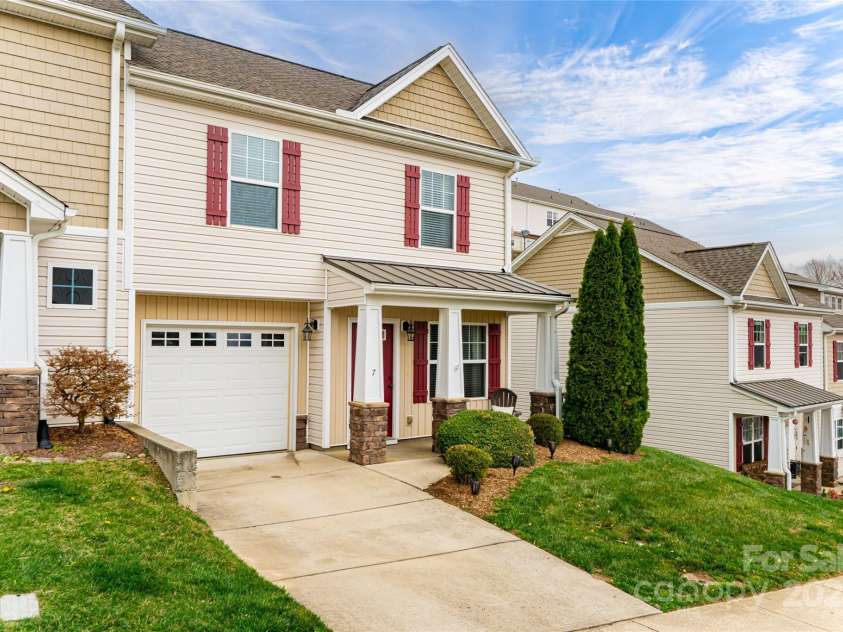 7 Barnett Shoals Drive, Weaverville, NC 28787.  MLS# CAR4242120, YatesRealty ID 10995. 