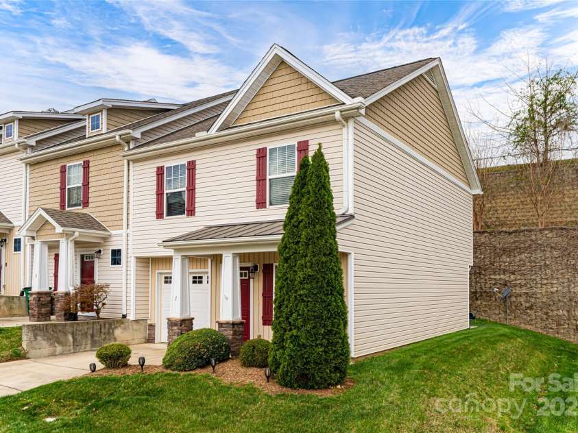 7 Barnett Shoals Drive, Weaverville, NC 28787.  MLS# CAR4242120, YatesRealty ID 10995. 