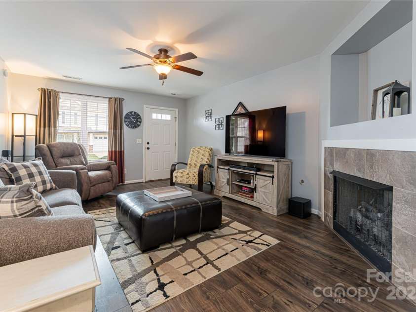 7 Barnett Shoals Drive, Weaverville, NC 28787.  MLS# CAR4242120, YatesRealty ID 10995. 