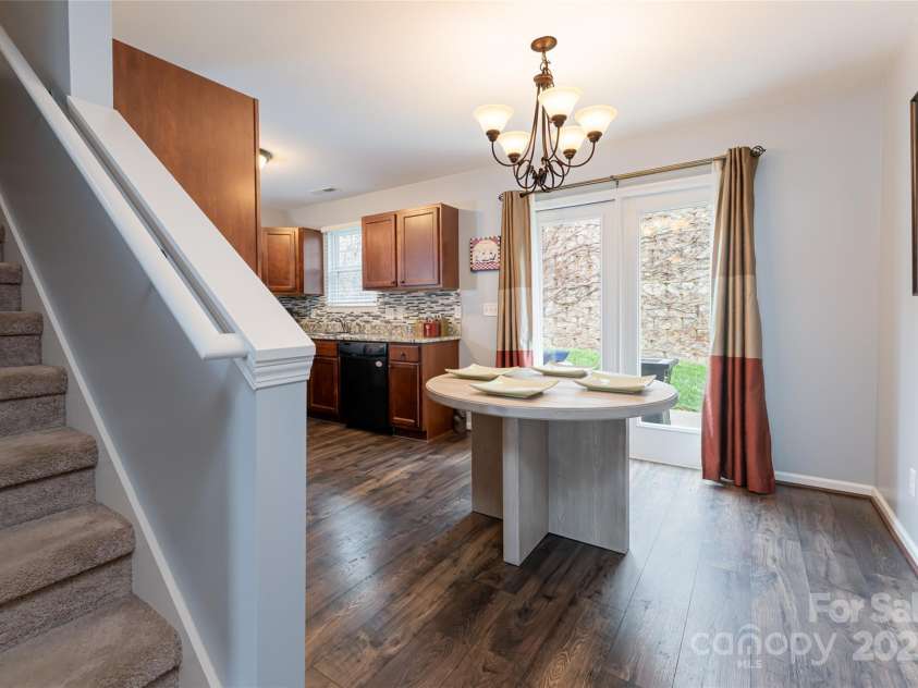 7 Barnett Shoals Drive, Weaverville, NC 28787.  MLS# CAR4242120, YatesRealty ID 10995. 
