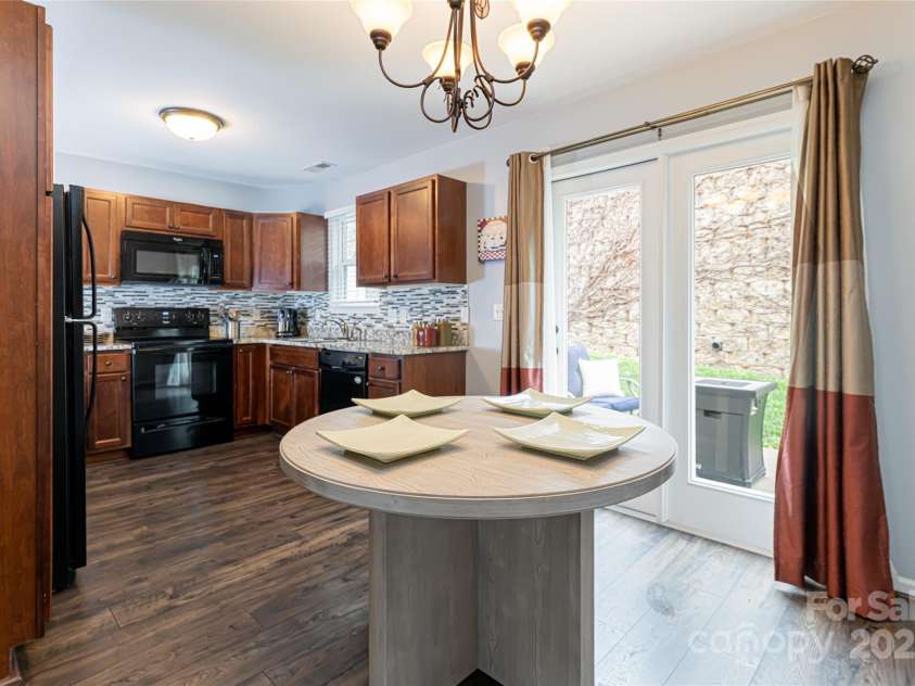 7 Barnett Shoals Drive, Weaverville, NC 28787.  MLS# CAR4242120, YatesRealty ID 10995. 