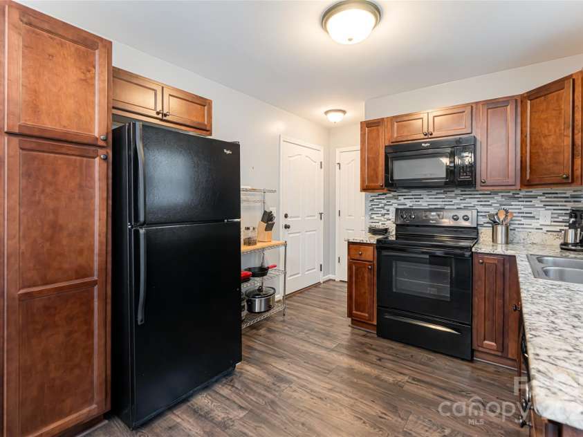 7 Barnett Shoals Drive, Weaverville, NC 28787.  MLS# CAR4242120, YatesRealty ID 10995. 