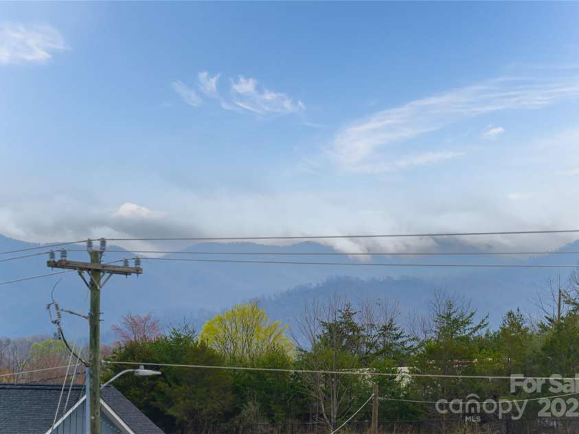 7 Barnett Shoals Drive, Weaverville, NC 28787.  MLS# CAR4242120, YatesRealty ID 10995. 