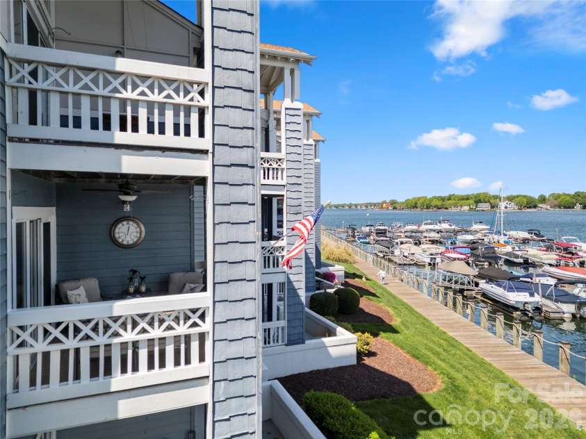 18679 Vineyard Point Lane, Cornelius, NC 28031.  MLS# CAR4366796, YatesRealty ID 10997. 