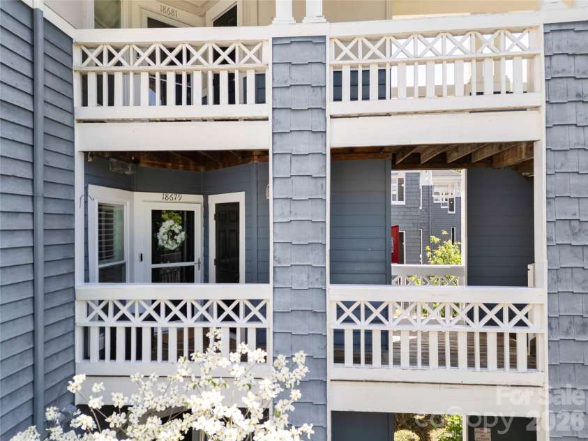 18679 Vineyard Point Lane, Cornelius, NC 28031.  MLS# CAR4366796, YatesRealty ID 10997. 