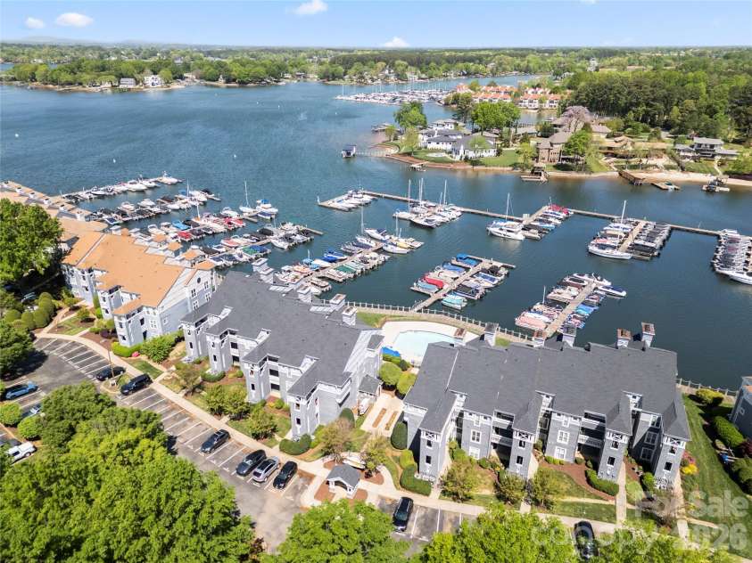 18679 Vineyard Point Lane, Cornelius, NC 28031.  MLS# CAR4366796, YatesRealty ID 10997. 