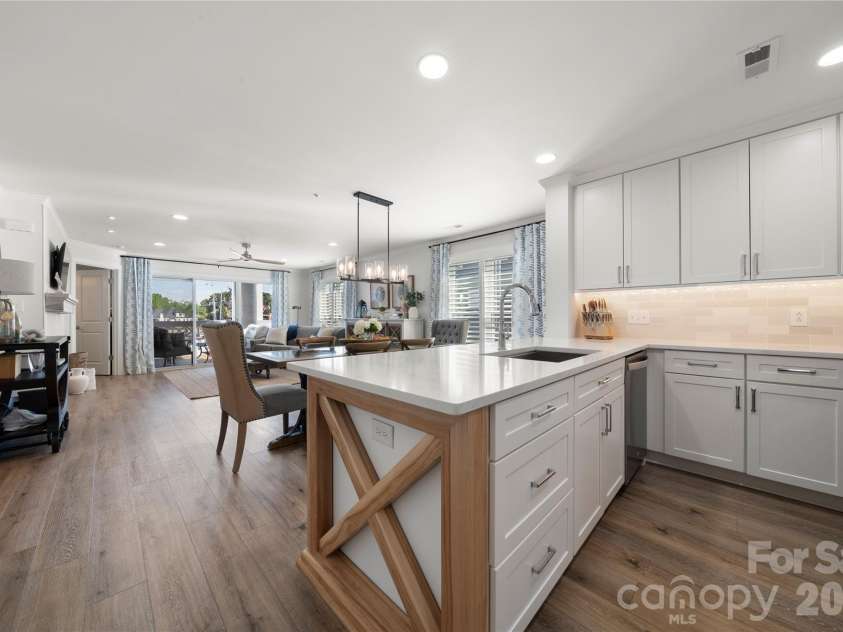 18679 Vineyard Point Lane, Cornelius, NC 28031.  MLS# CAR4366796, YatesRealty ID 10997. 