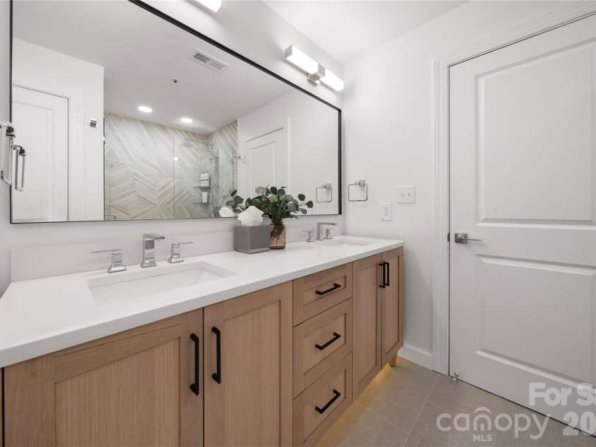 18679 Vineyard Point Lane, Cornelius, NC 28031.  MLS# CAR4366796, YatesRealty ID 10997. 