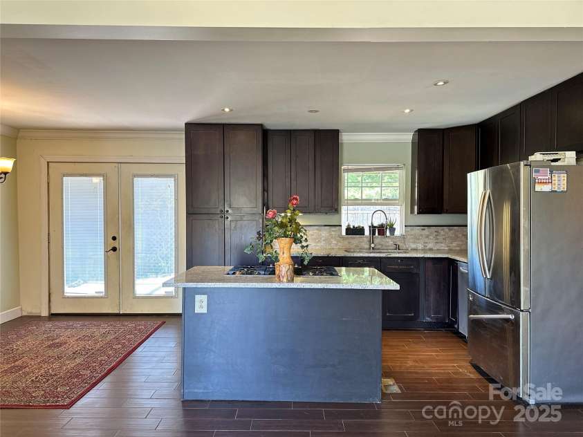 207 Lakeside Avenue, Davidson, NC 28036.  MLS# CAR4239129, YatesRealty ID 10998. 