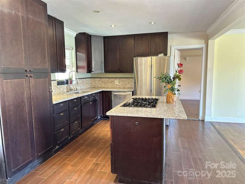 207 Lakeside Avenue, Davidson, NC 28036.  MLS# CAR4239129, YatesRealty ID 10998. 